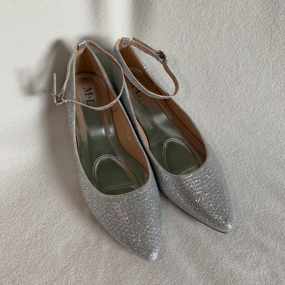 Sparkly silver flats with pointed toe and ankle strap. Size 9 M&L